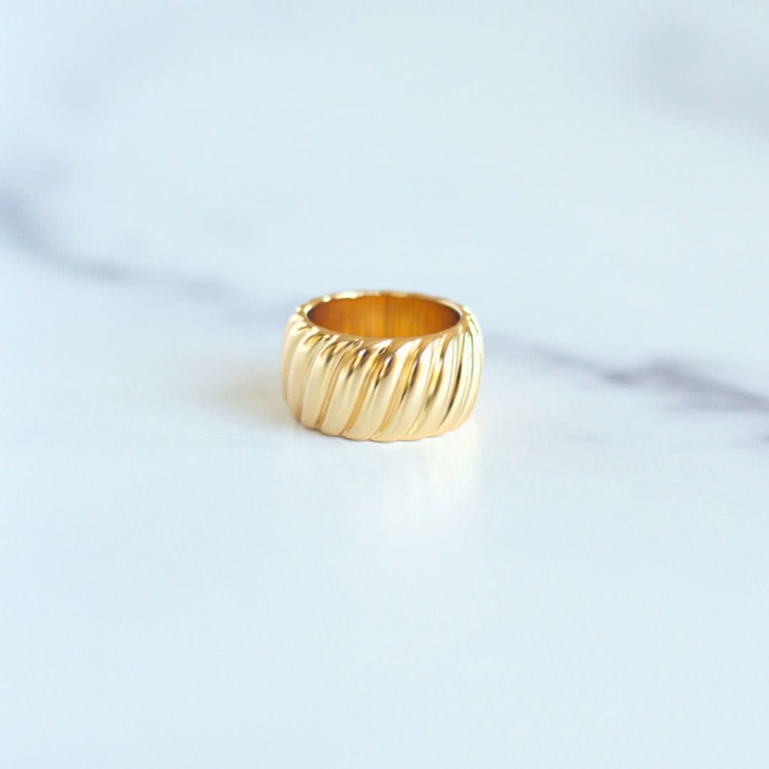 <tc>Cascade Ring </tc>