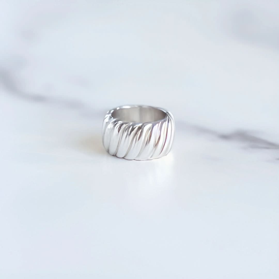 <tc>Cascade Ring </tc>